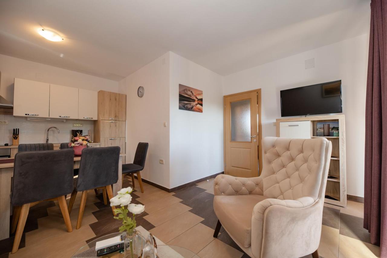 Apartment Lucija *