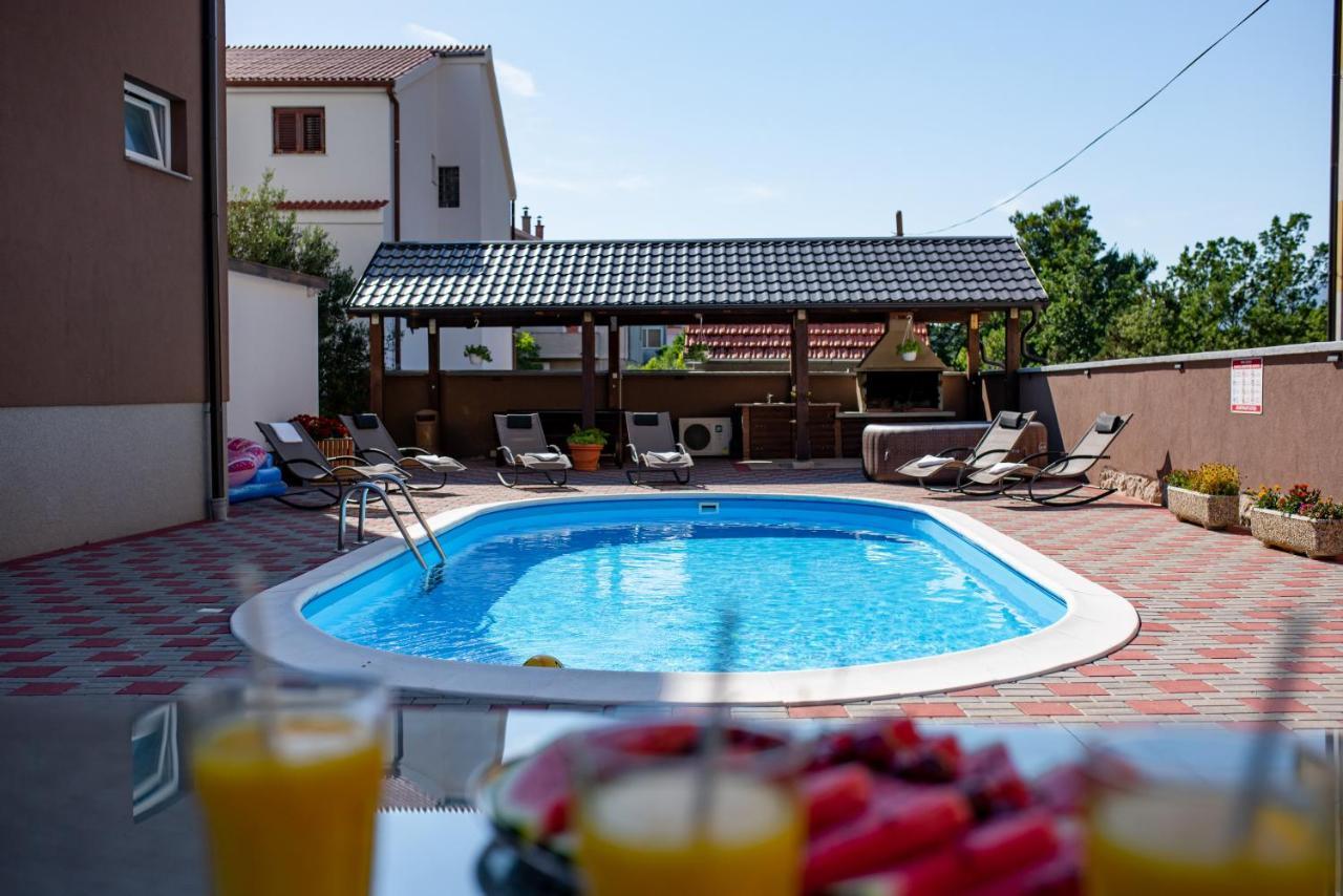 Apartment Lucija *